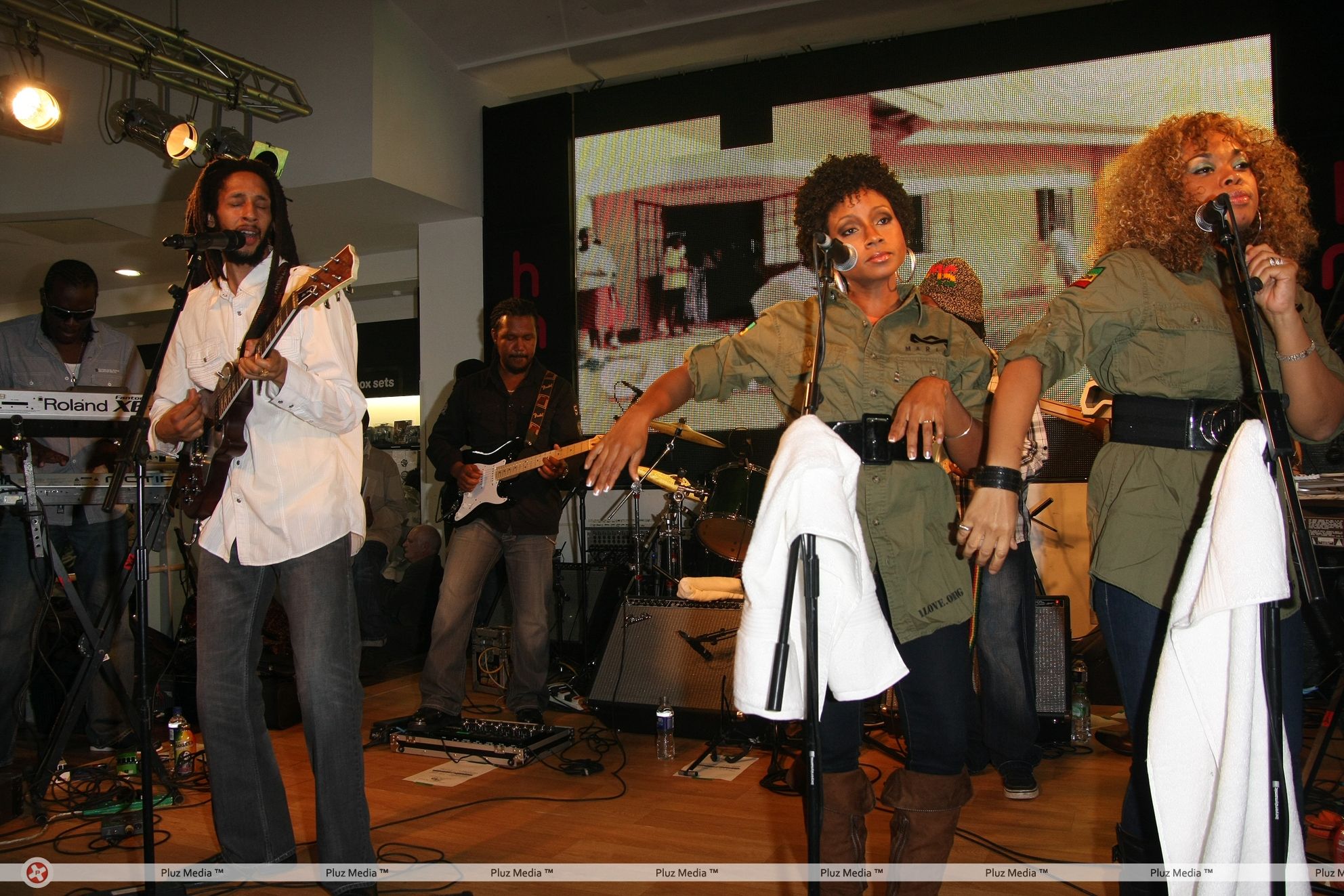 Julian Marley Performing live to promote the new range of headphones | Picture 112611